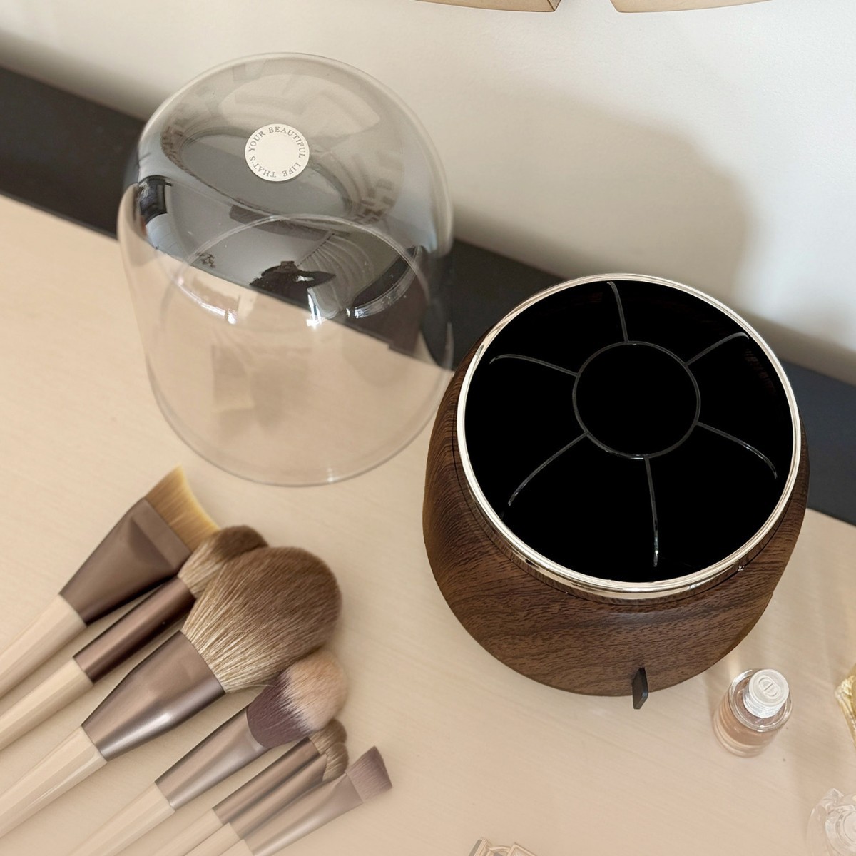 Light Luxury Makeup Brush Hold - Luxury Skincare And Makeup Brands recension och pris